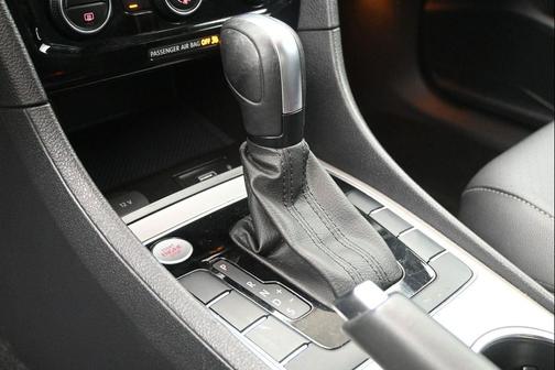 Platinum Gray Metallic 2022 Volkswagen Passat 2.0T R-Line