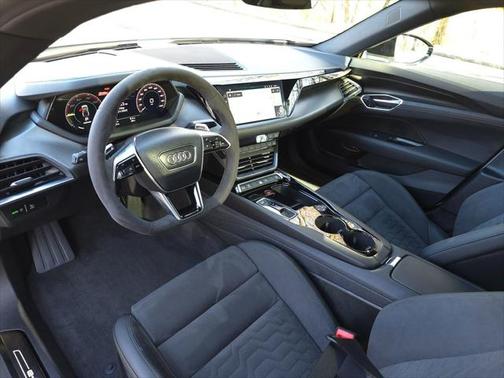2024 Audi e-tron GT Premium Plus quattro