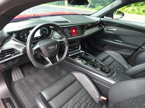2024 Audi e-tron GT Premium Plus quattro