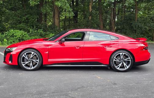 2024 Audi e-tron GT Premium Plus quattro