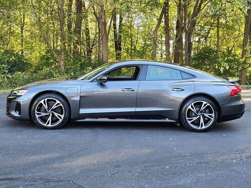 2022 Audi e-tron GT Prestige