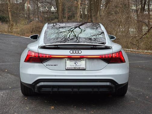 2023 Audi e-tron GT Premium Plus quattro