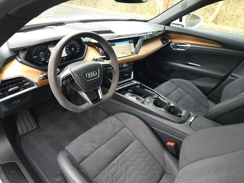 2023 Audi e-tron GT Premium Plus quattro