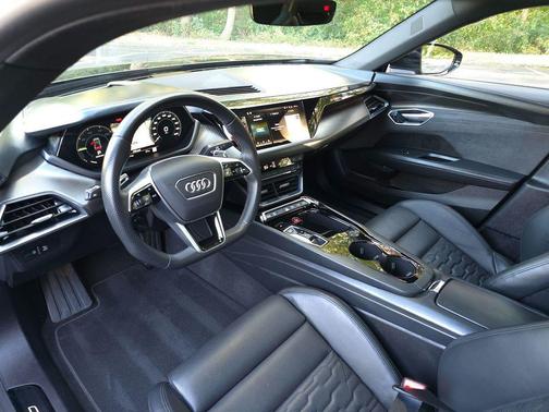 2022 Audi e-tron GT Prestige