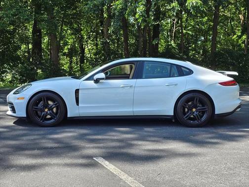 2018 Porsche Panamera 4