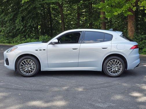 Bianco Astro Metallic 2023 Maserati Grecale GT