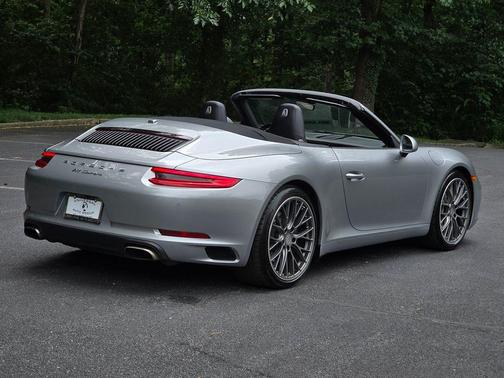 GT Silver Metallic 2018 Porsche 911 Carrera