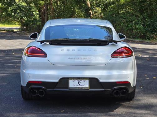 2016 Porsche Panamera GTS