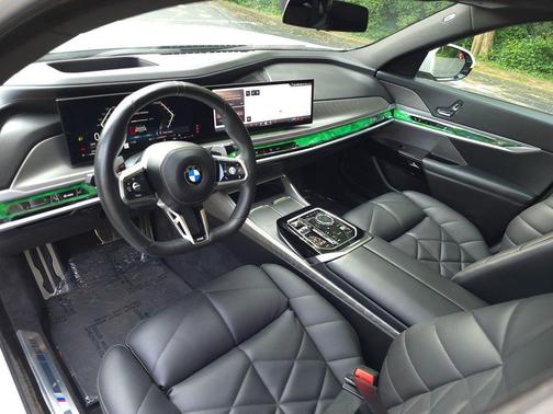 2023 BMW 740 i