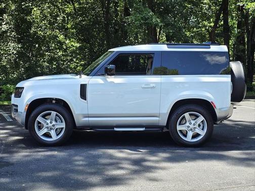 2023 Land Rover Defender 90 SE