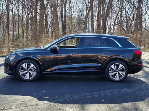 2024 Audi Q8 e-tron Premium Plus