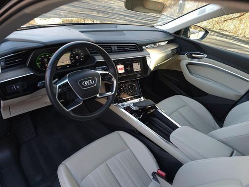 2024 Audi Q8 e-tron Premium Plus