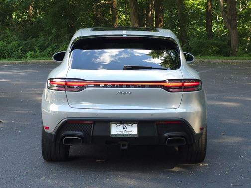 Chalk 2023 Porsche Macan Macan