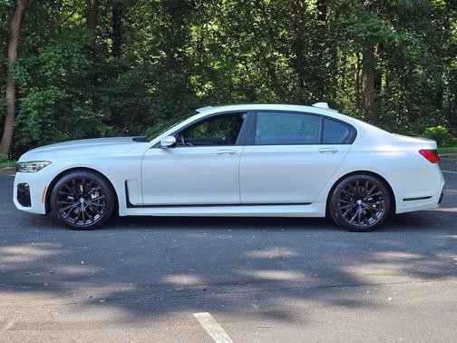 2022 BMW 740 i xDrive