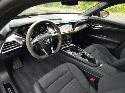 2023 Audi e-tron GT Prestige quattro