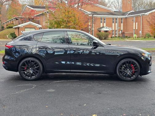 2022 Maserati Levante Modena