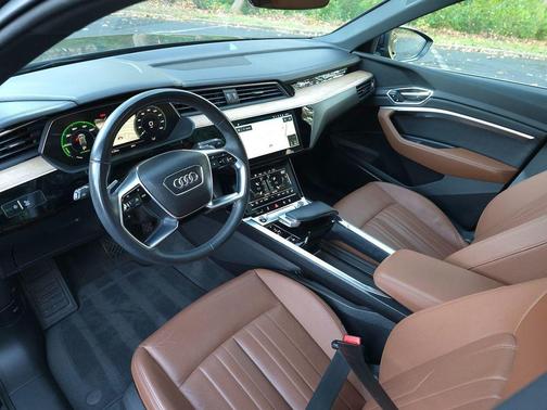 2024 Audi Q8 e-tron Premium Plus