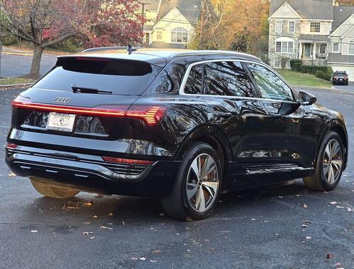 2024 Audi Q8 e-tron Premium Plus