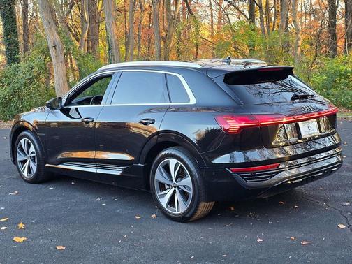 2024 Audi Q8 e-tron Premium Plus