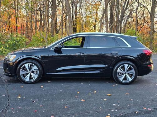 2024 Audi Q8 e-tron Premium Plus