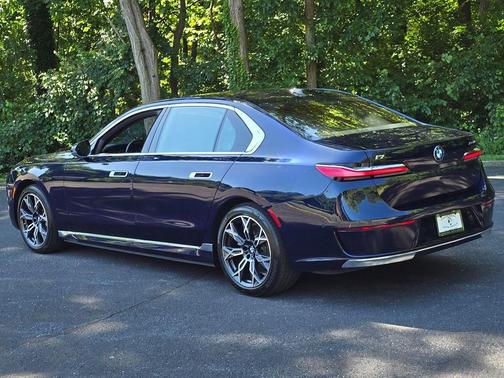Tanzanite Blue II Metallic 2023 BMW i7 xDrive60