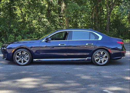 Tanzanite Blue II Metallic 2023 BMW i7 xDrive60