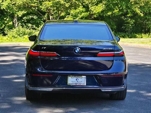 Tanzanite Blue II Metallic 2023 BMW i7 xDrive60