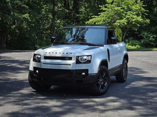 Fuji White 2023 Land Rover Defender 90 S