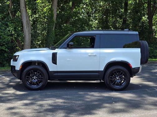 Fuji White 2023 Land Rover Defender 90 S