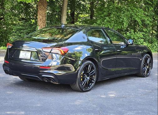 Nero Ribelle Metallic 2023 Maserati Ghibli Modena