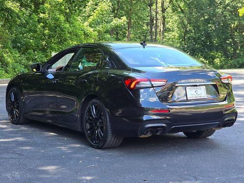 Nero Ribelle Metallic 2023 Maserati Ghibli Modena