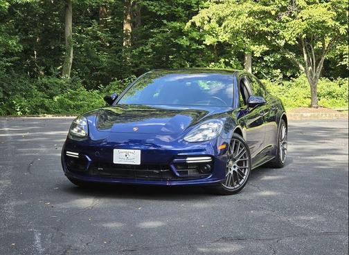 Gentian Blue Metallic 2022 Porsche Panamera 4 Platinum Edition