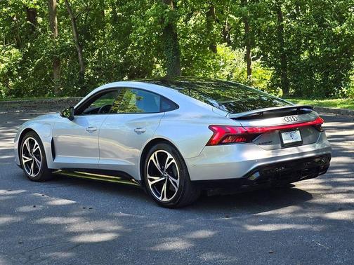 Florett Silver Metallic 2022 Audi e-tron GT Prestige