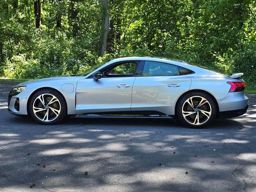 Florett Silver Metallic 2022 Audi e-tron GT Prestige