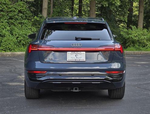 Plasma Blue Metallic 2024 Audi Q8 e-tron Prestige
