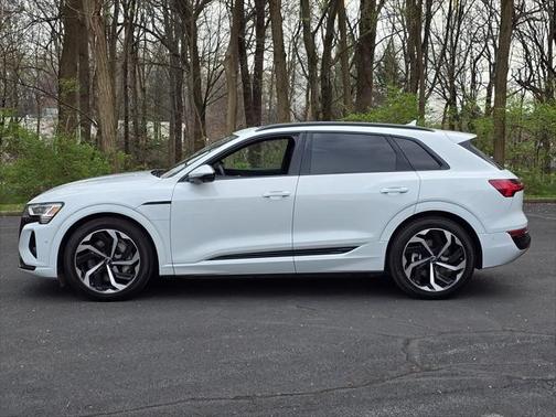 2024 Audi Q8 e-tron Premium Plus