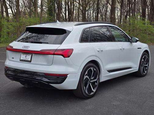 2024 Audi Q8 e-tron Premium Plus