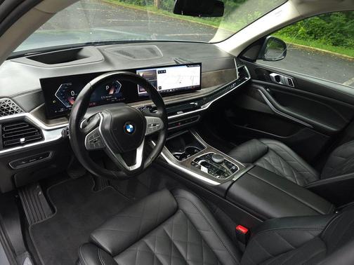 Skyscraper Grey Metallic 2025 BMW X7 xDrive40i