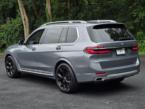 Skyscraper Grey Metallic 2025 BMW X7 xDrive40i