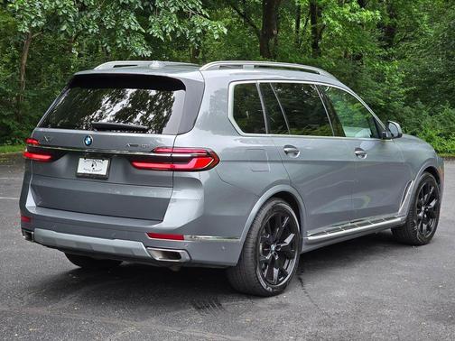 Skyscraper Grey Metallic 2025 BMW X7 xDrive40i
