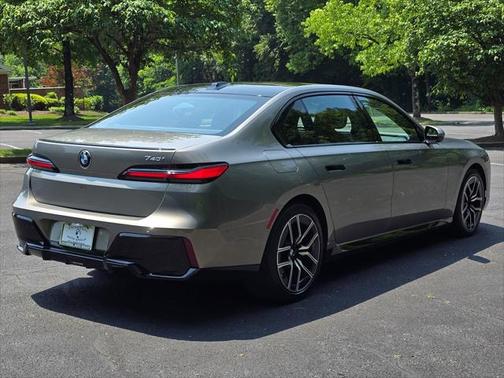 2023 BMW 740 i