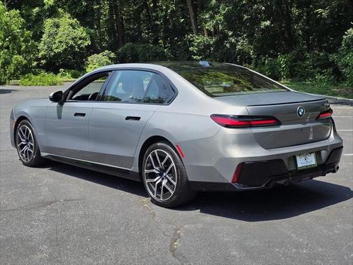 2023 BMW 740 i