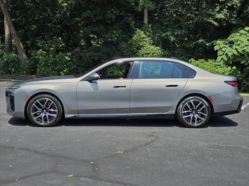 2023 BMW 740 i