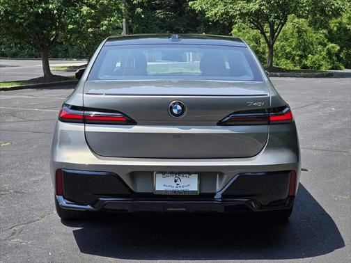 2023 BMW 740 i
