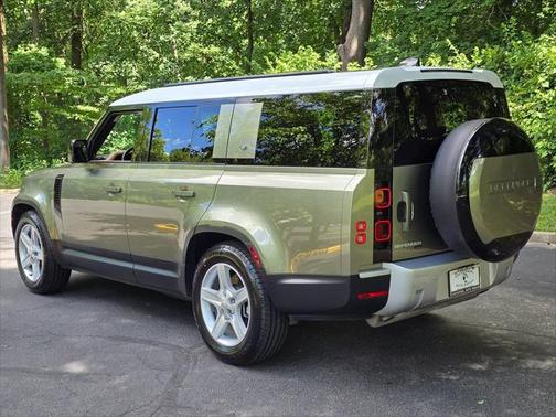 2023 Land Rover Defender 130 SE