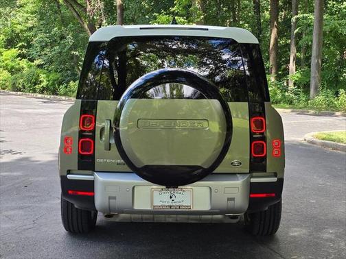 2023 Land Rover Defender 130 SE