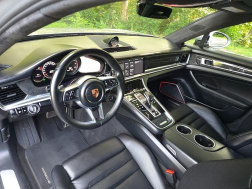 GT Silver Metallic 2018 Porsche Panamera Turbo