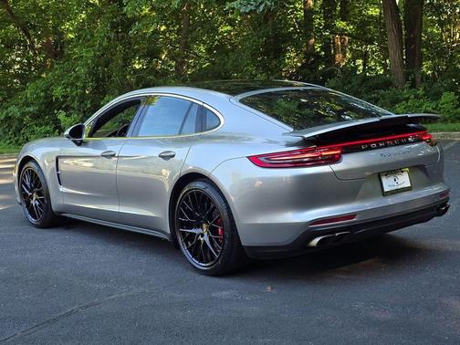 GT Silver Metallic 2018 Porsche Panamera Turbo