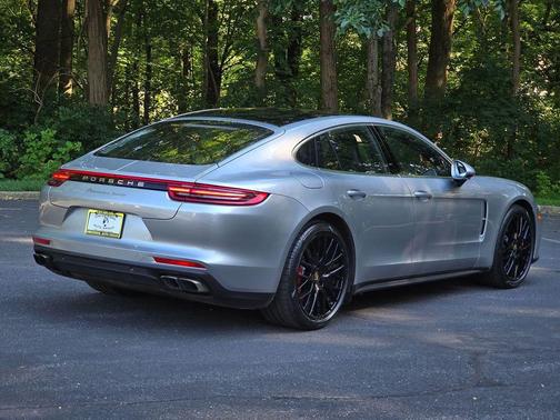 GT Silver Metallic 2018 Porsche Panamera Turbo