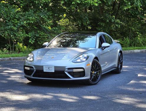 GT Silver Metallic 2018 Porsche Panamera Turbo